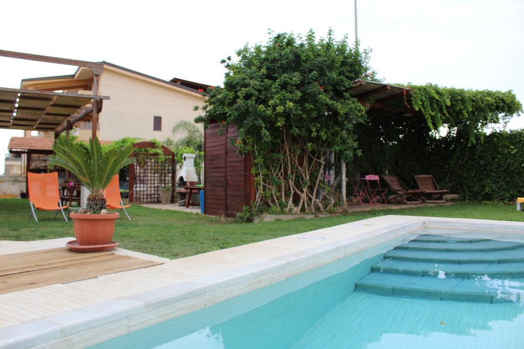 Casa Vacanze Il Giardino Dei Girasoli Marina di Ragusa Exterior foto